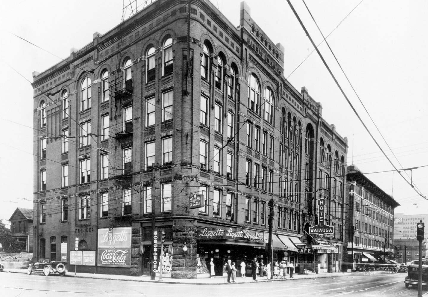 Dave en el ejército, su vida familiar y su introducción al negocio de los restaurantes